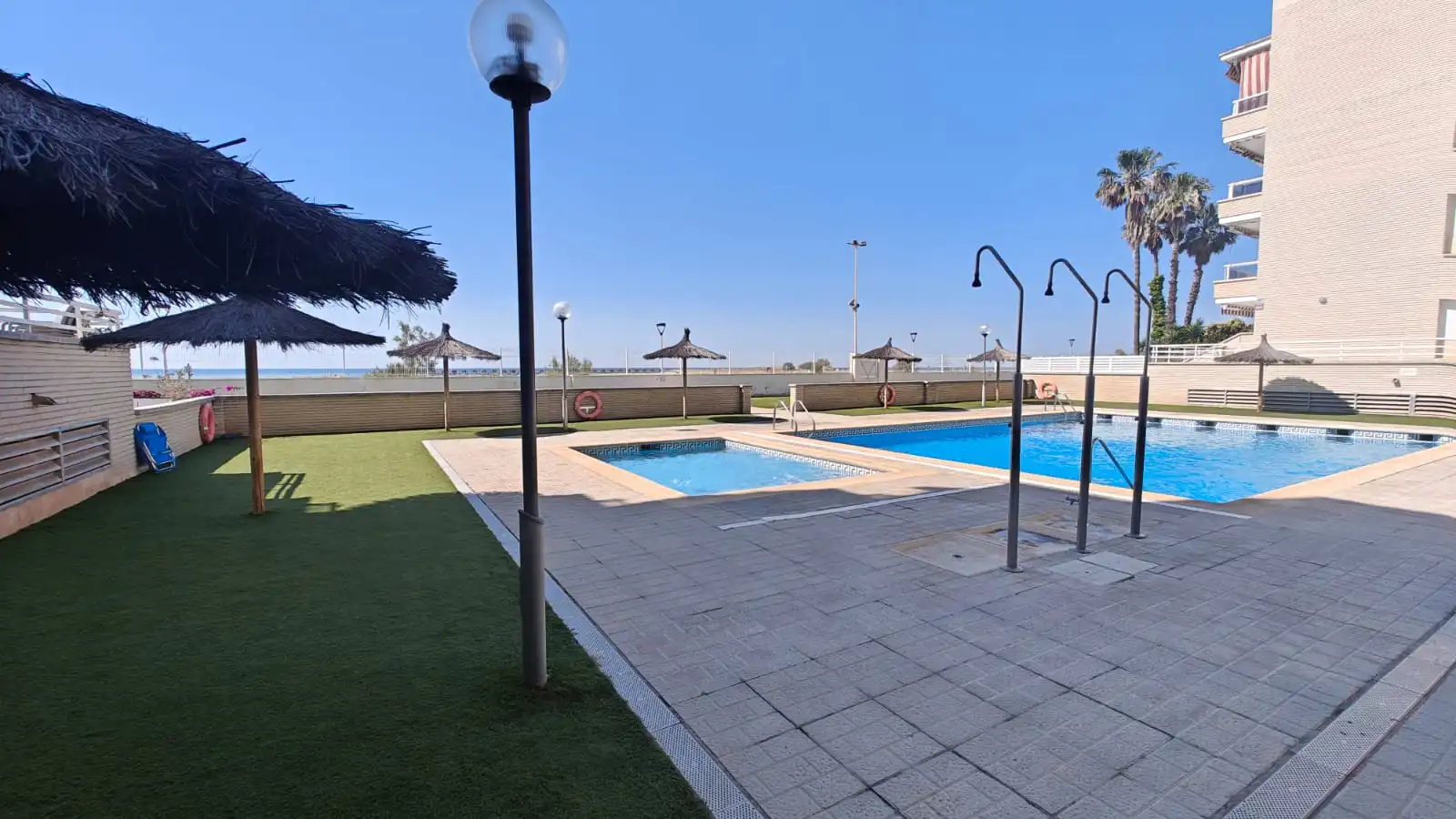 Schwimmbecken von Wohnung zum Verkauf in Cunit mit Klimaanlage, Heizung und Terrasse