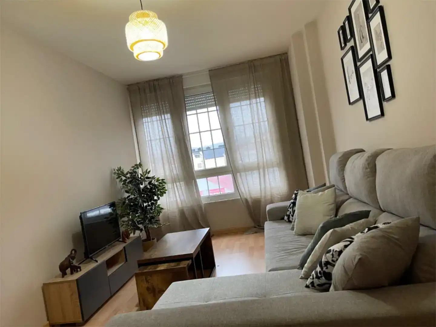 Wohnzimmer von Wohnung zur Miete in Cedeira mit Privatgarten, Parkett und Möbliert