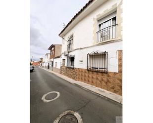 Vista exterior de Casa adosada en venda en La Puebla de Montalbán amb Aire condicionat, Calefacció i Jardí privat