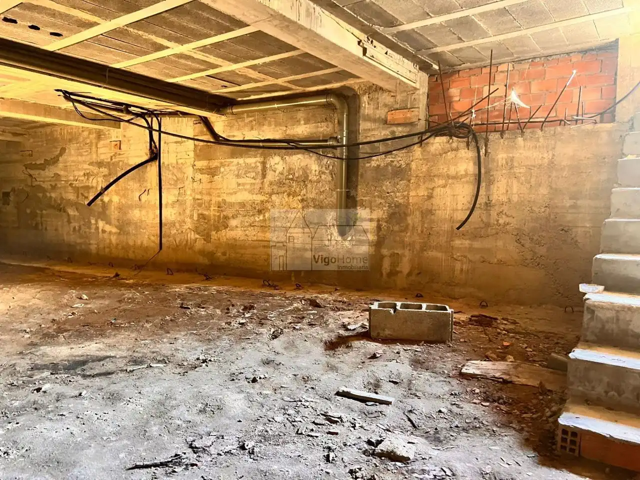 Planta baja en venta en Vigo  con Calefacción