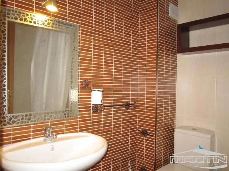 Baño de Piso de alquiler en Lucena con Aire acondicionado, Terraza y Trastero