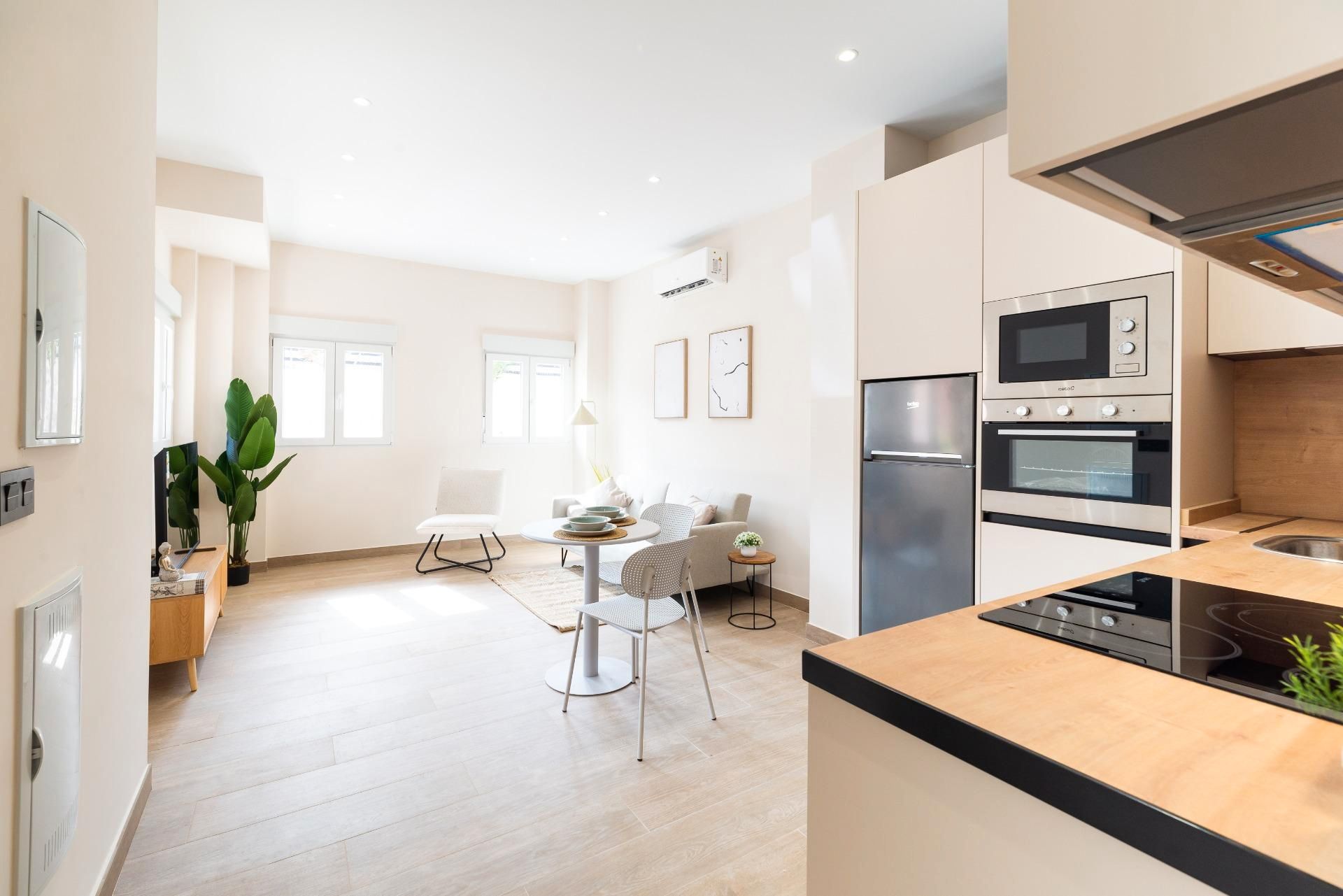 Kitchen of Flat for sale in  Granada Capital  with Air Conditioner, Heating and Furnished