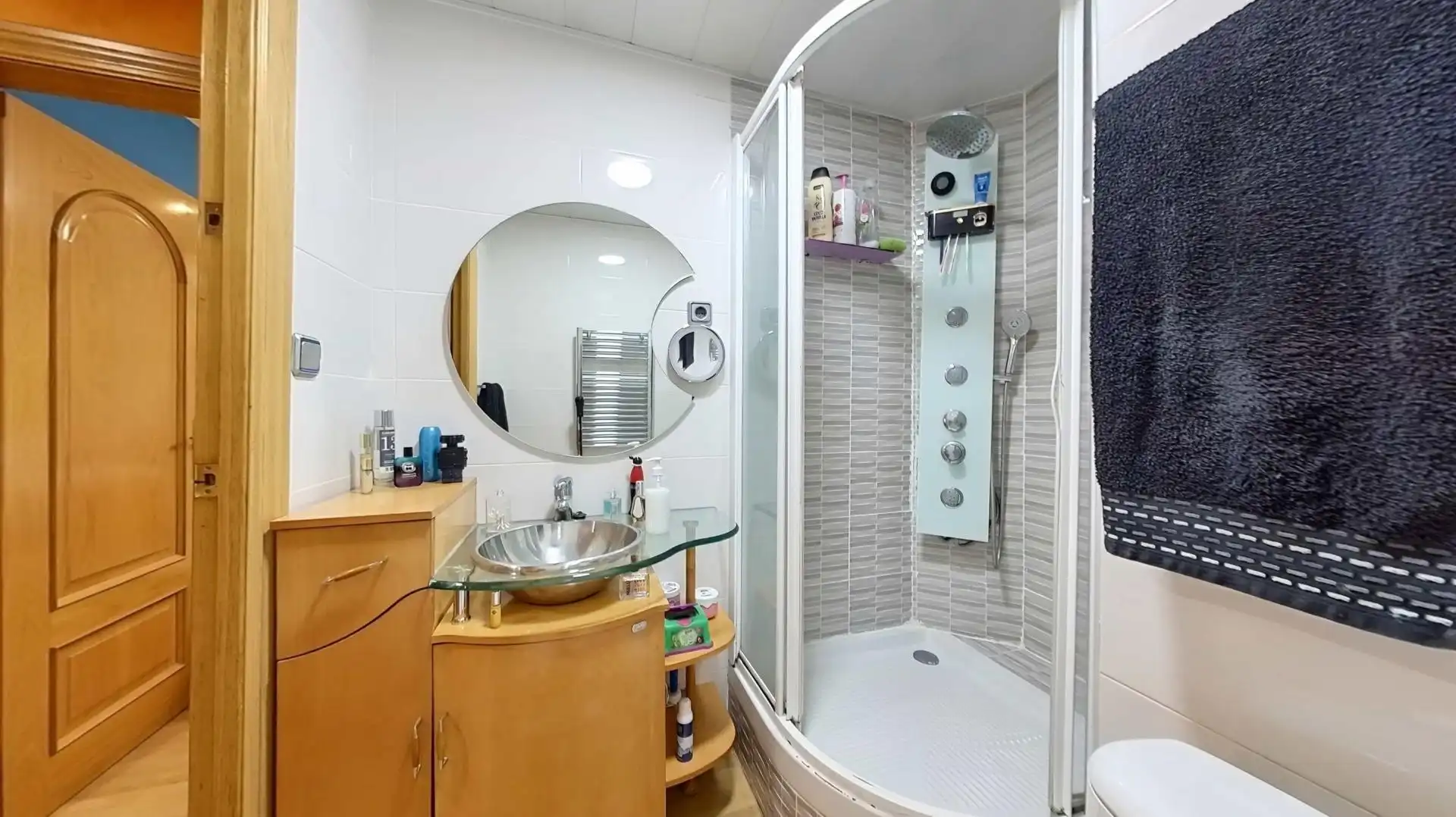 Baño de Piso en venta en Santa Coloma de Gramenet con Aire acondicionado, Calefacción y Parquet
