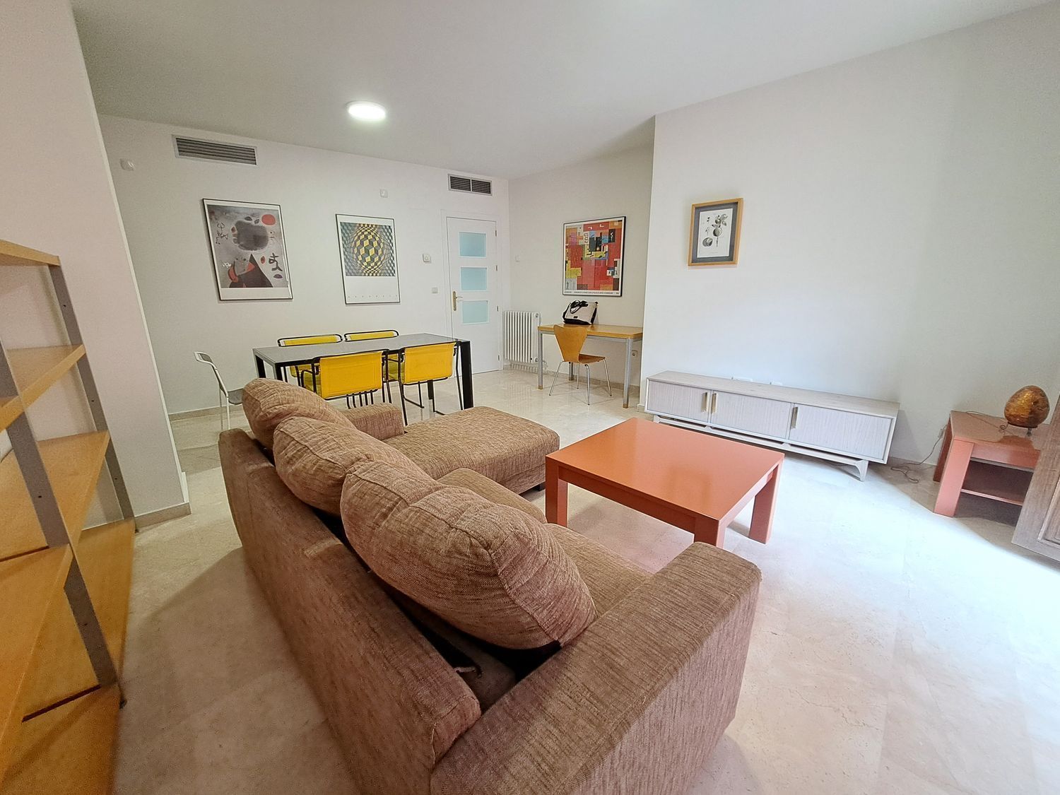 Living room of Flat to rent in  Granada Capital  with Air Conditioner and Heating