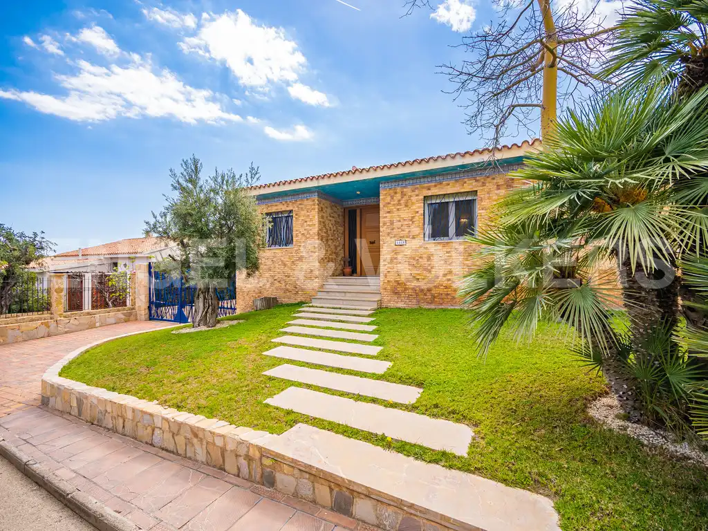 Casa con piscina en venta en Urbanizaciones, imagen 3