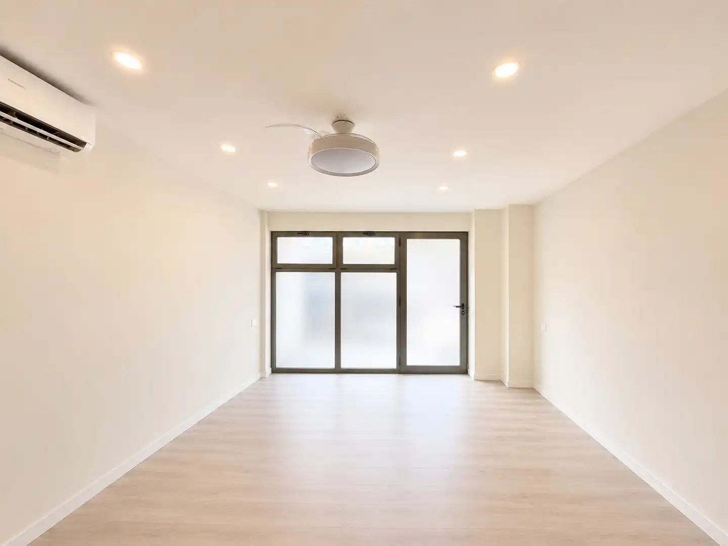 Office for sale in Barcelona  with Air Conditioner