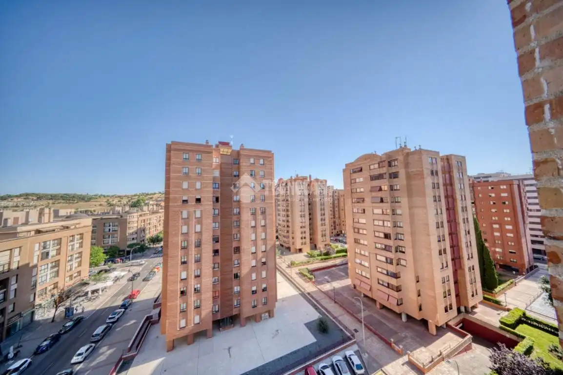 Vista exterior de Piso en venta en Valladolid con Calefacción y Parquet