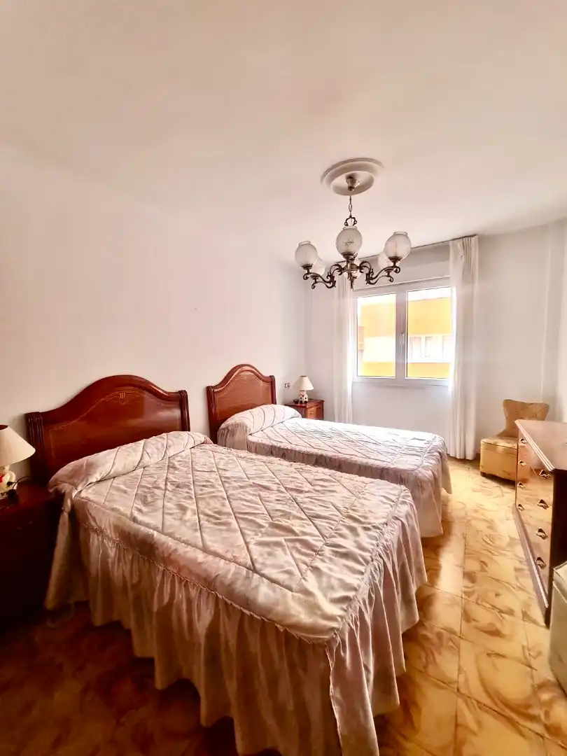 Habitación de Piso en venta en Gijón  con Amueblado