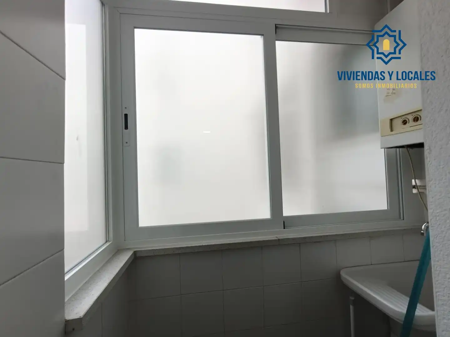 Bathroom of Flat for rent in Granada  with Air Conditioner, Heating and Furnished