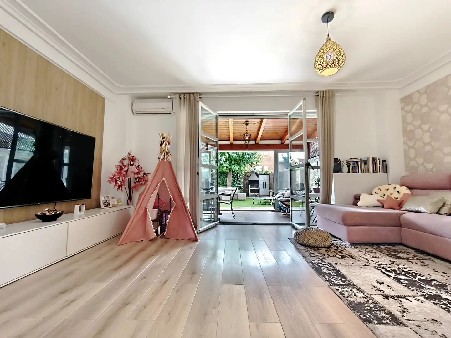 Sala d'estar de Casa o xalet en venda en Lardero amb Aire condicionat, Calefacció i Jardí privat