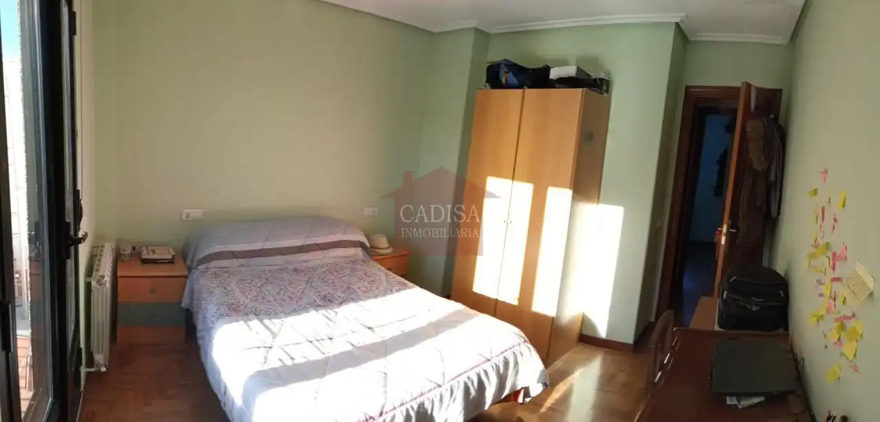 Schlafzimmer von Dachboden zur Miete in Salamanca mit Heizung, Parkett und Terrasse
