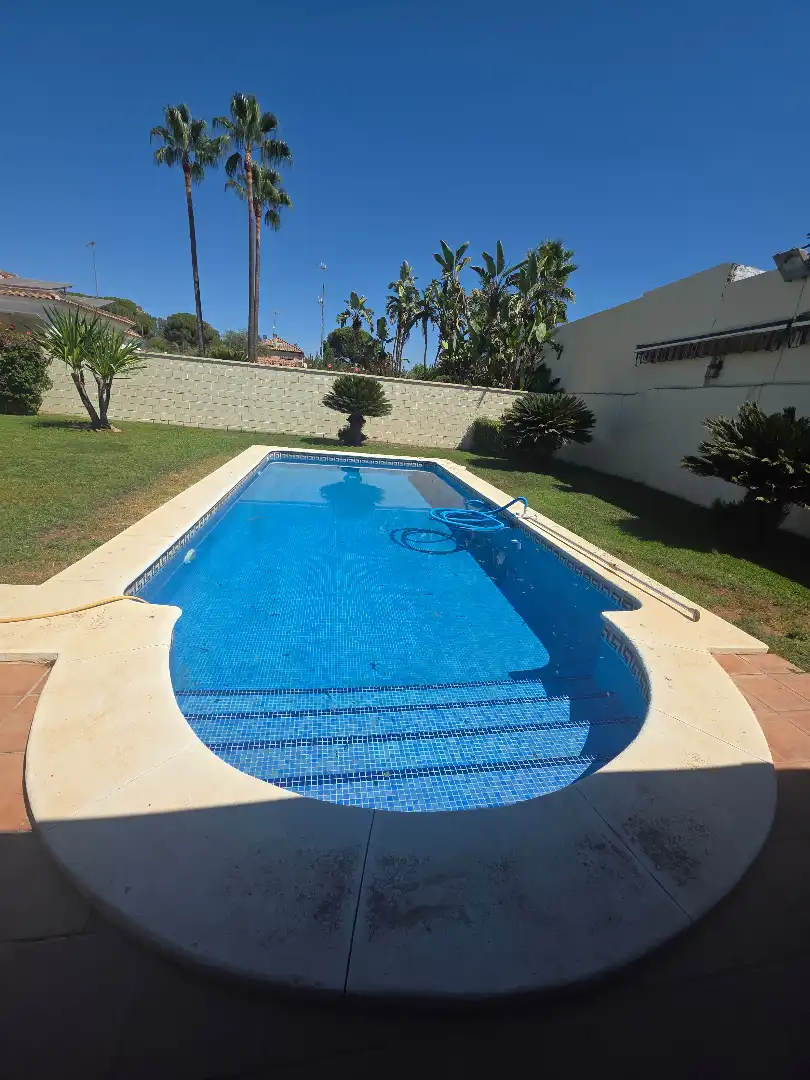 Piscina de Casa o chalet en venta en Alcalá de Guadaira con Aire acondicionado, Calefacción y Jardín privado