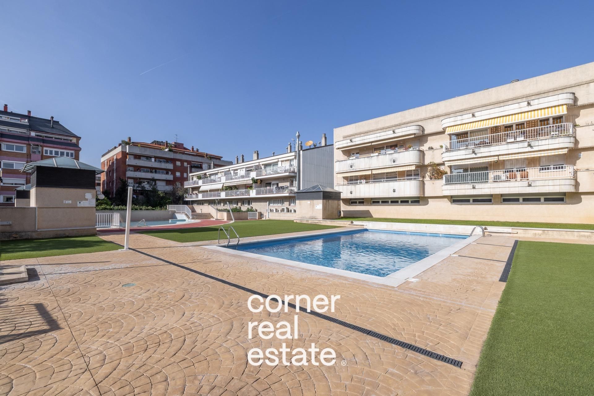 Piscina de Piso en venta en Sant Cugat del Vallès con Aire acondicionado, Calefacción y Jardín privado