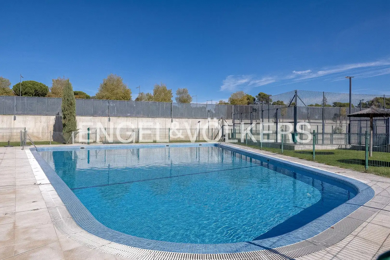 Piscina de Casa adosada de lloguer en El Olivar de Mirabal