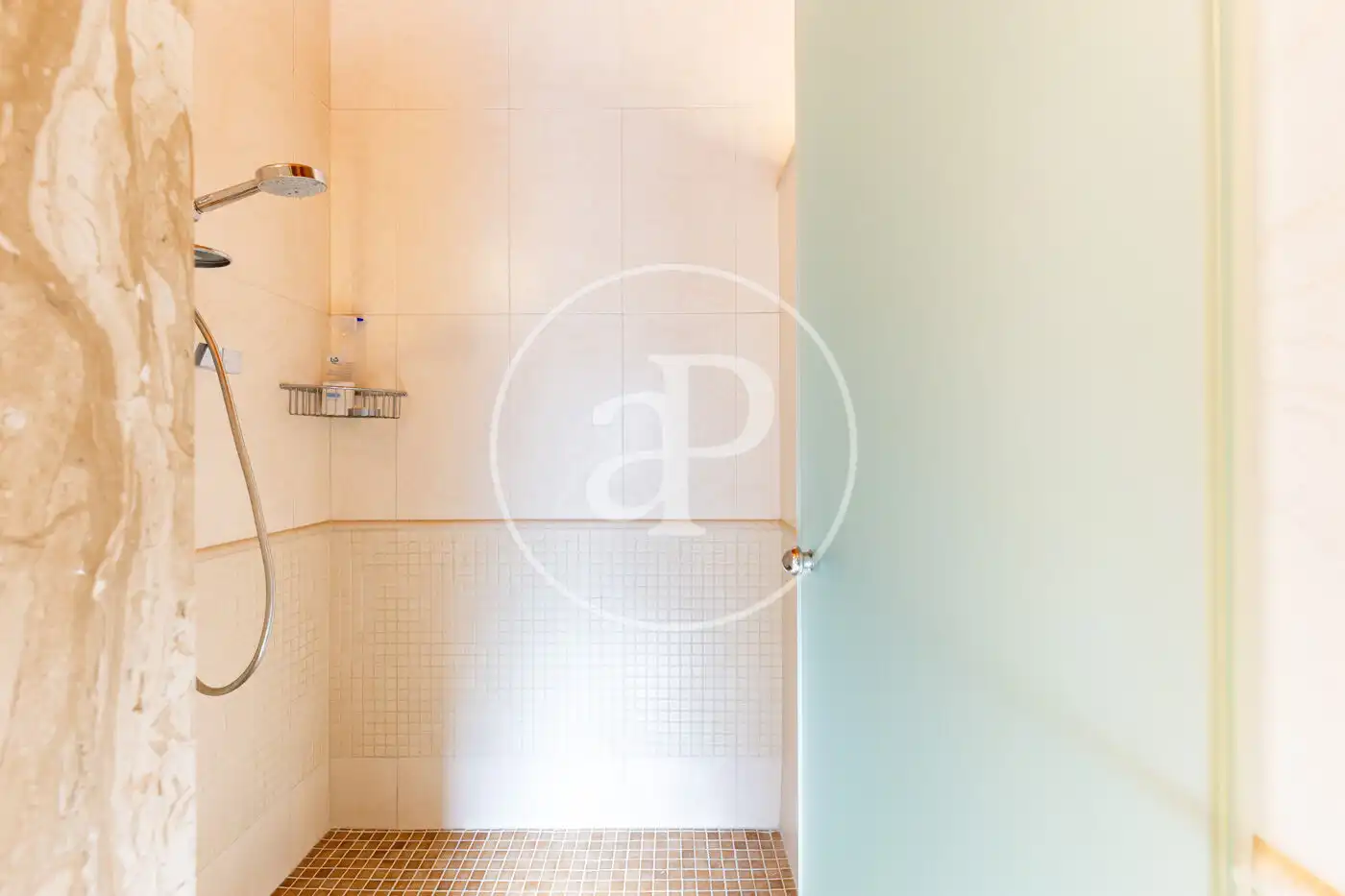 Bathroom of Houses for sale in Sant Cugat del Vallès  with Air Conditioner, Heating and Private garden