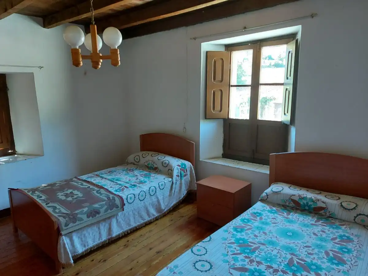 Dormitori de Finca rústica en venda en Pesaguero amb Jardí privat