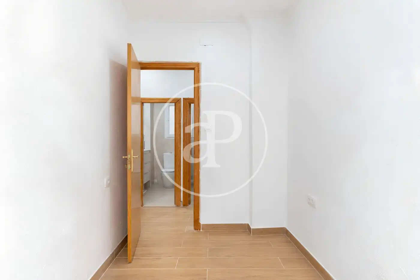 Flat for rent in Valencia  with Air Conditioner, Heating and Furnished