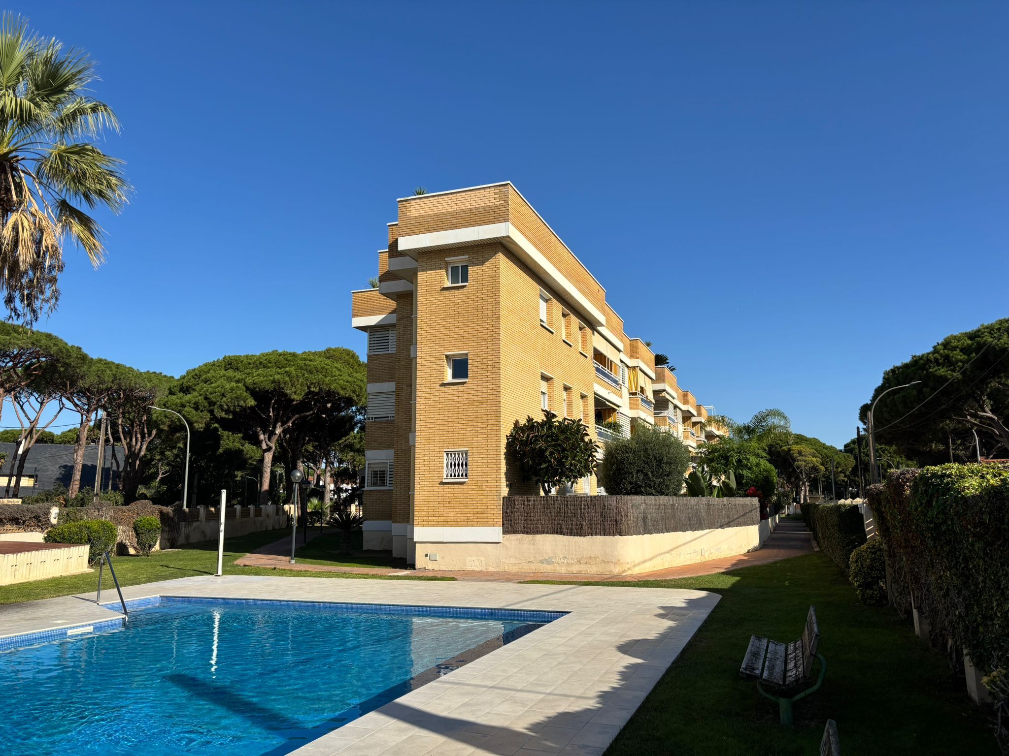 Exterior view of Planta baja for sale in Castelldefels  with Air Conditioner, Heating and Private garden