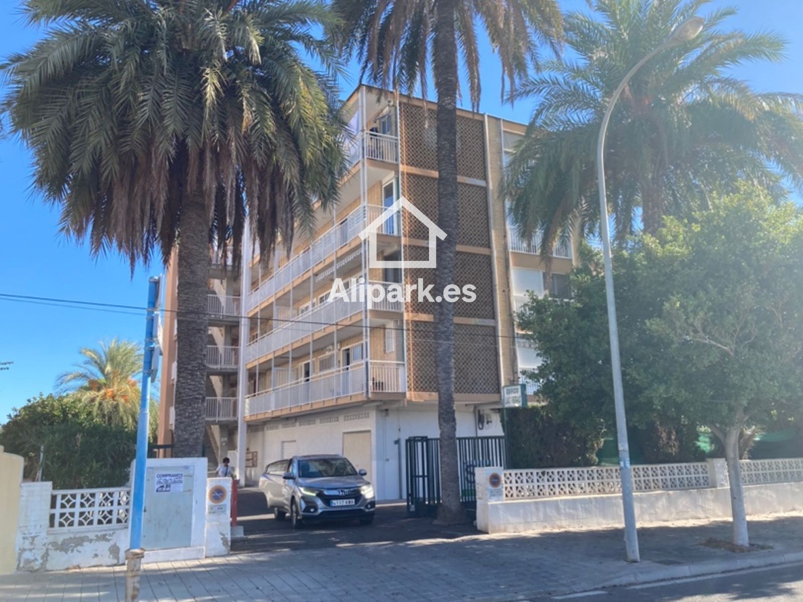 Vista exterior de Pis en venda en Alicante / Alacant amb Terrassa i Moblat