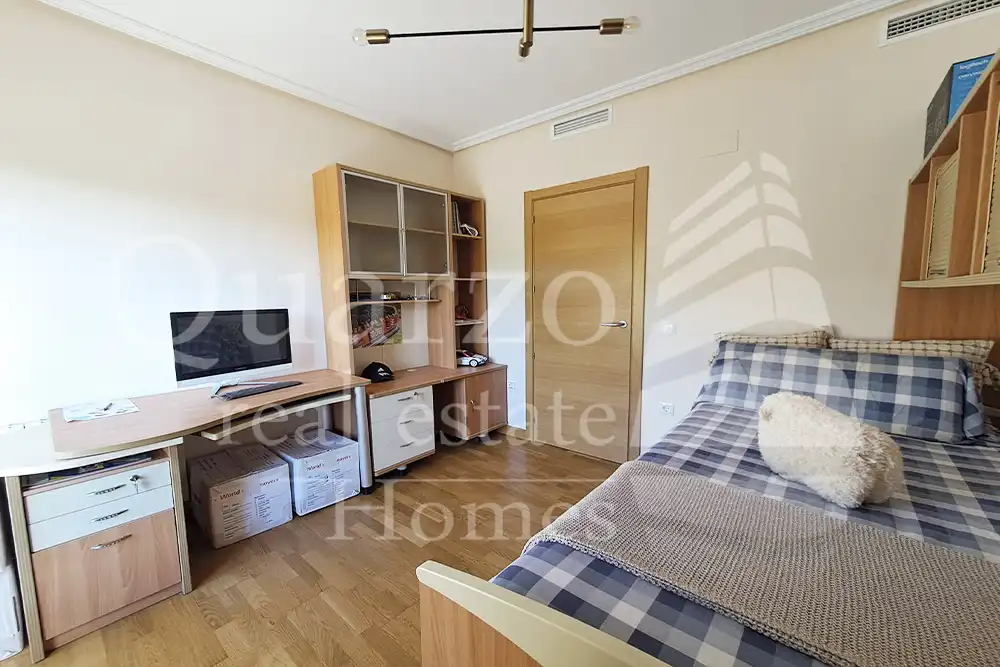 Habitación de Casa adosada en venta en Plasencia con Calefacción, Terraza y Balcón