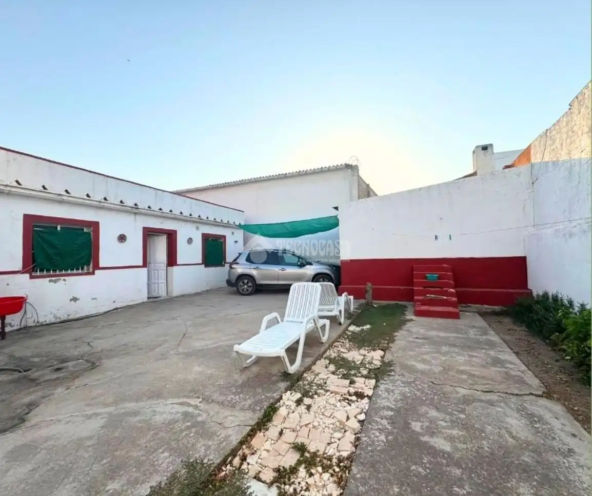 Vista exterior de Casa o chalet en venta en Las Cabezas de San Juan con Terraza
