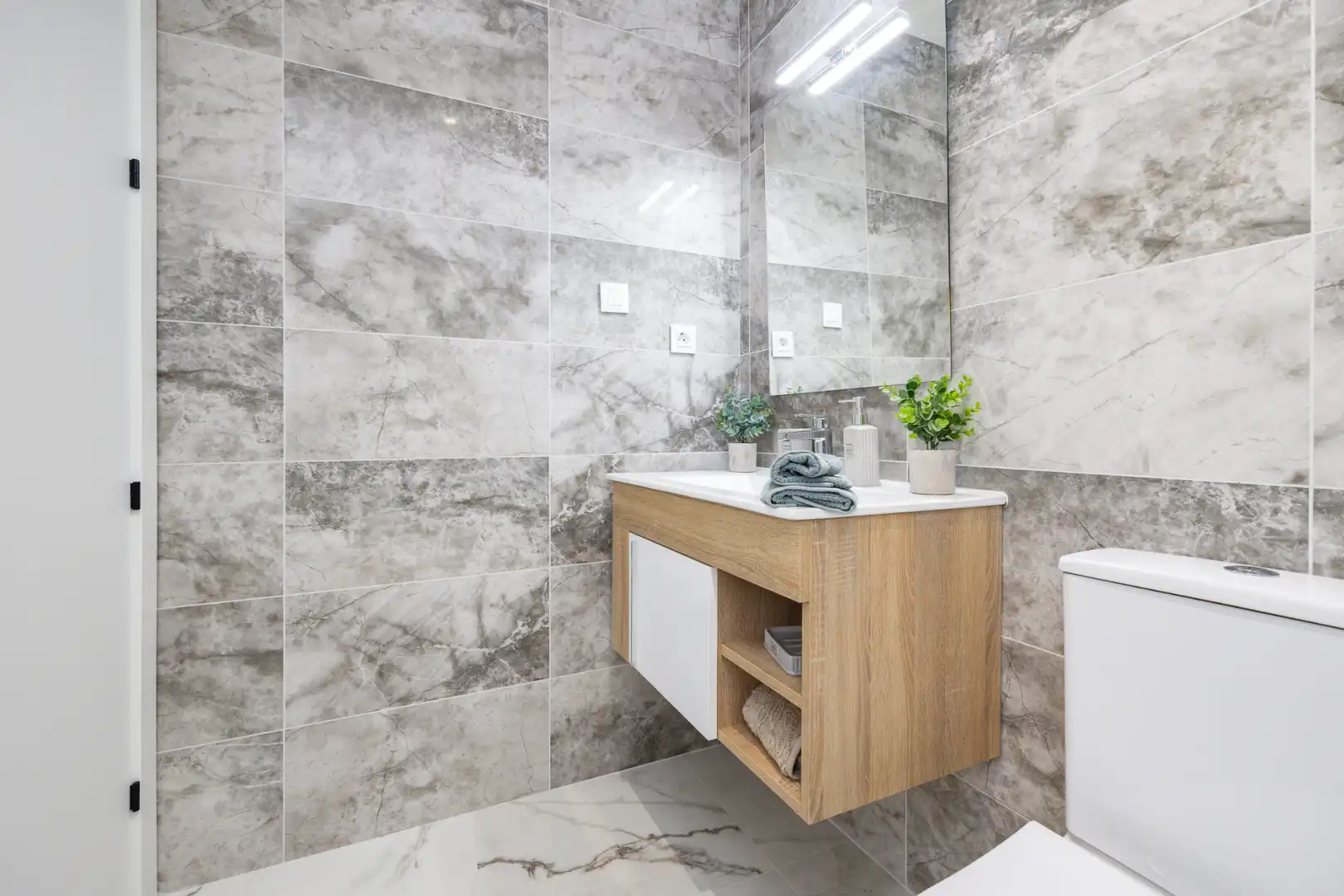 Baño de Apartamento en venta en San Miguel de Salinas con Aire acondicionado, Terraza y Trastero