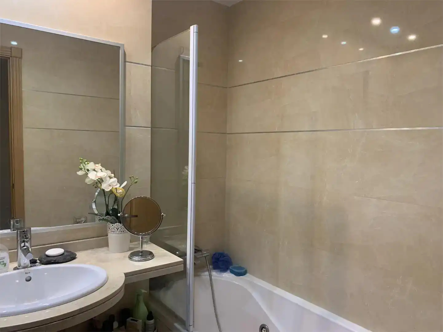 Badezimmer von Erdgeschoss zur Miete in Torrox mit Privatgarten, Schwimmbad und Möbliert