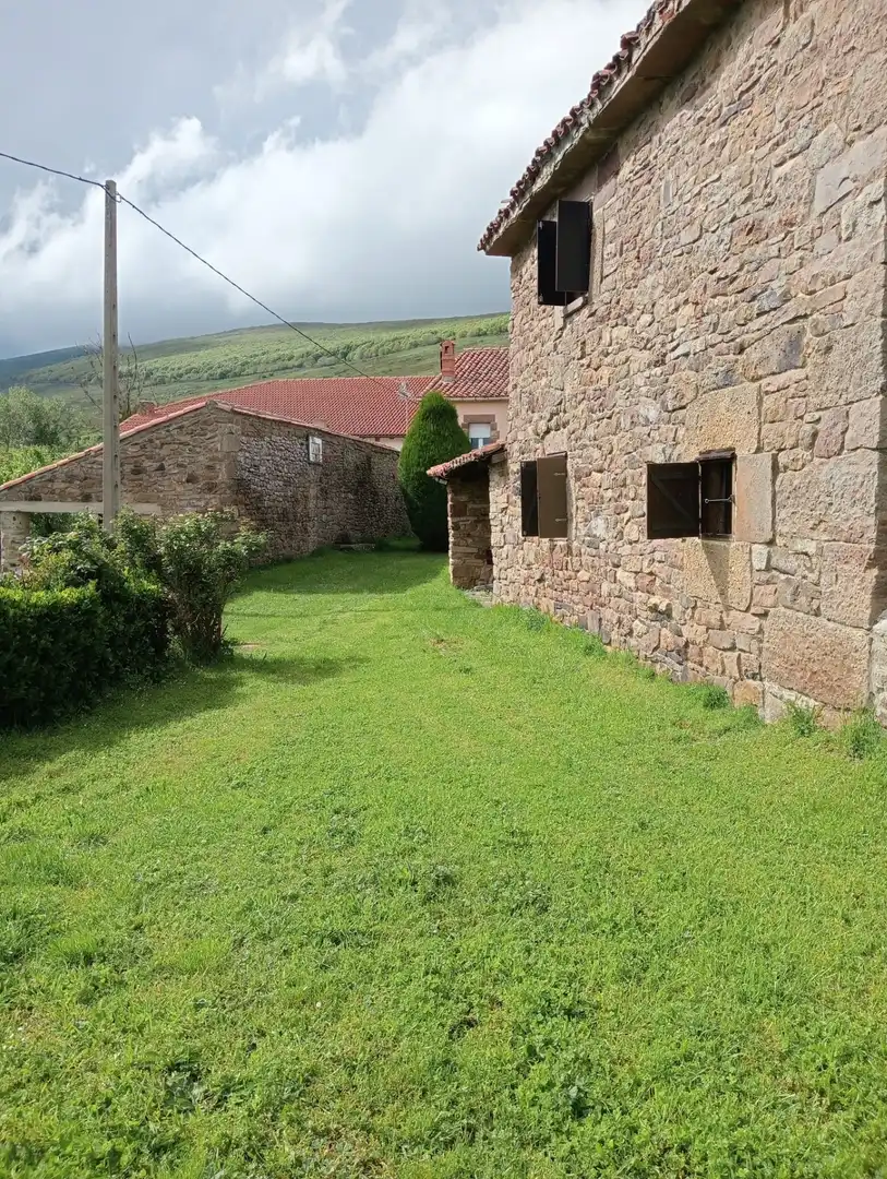 Vista exterior de Finca rústica en venda en Valdeolea