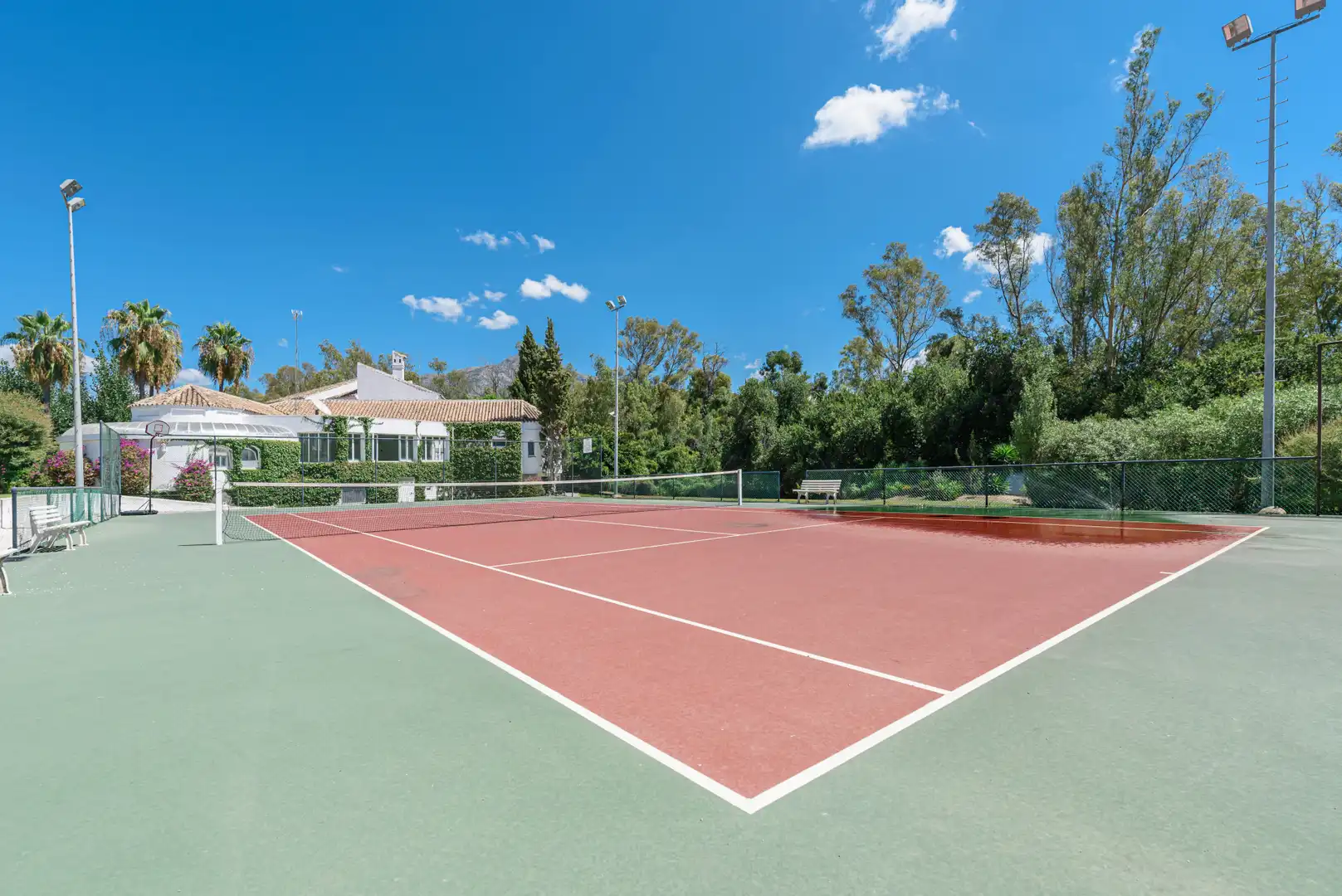 Vista exterior de Planta baja en venta en Marbella con Aire acondicionado, Terraza y Piscina