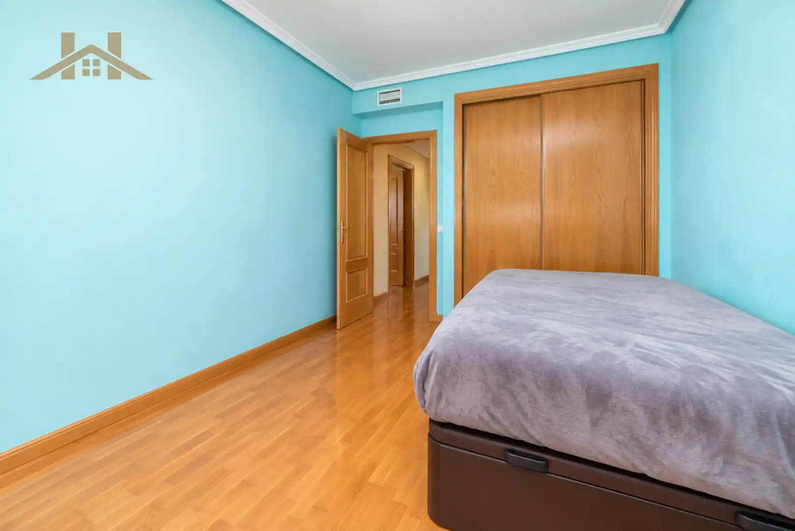 Habitación de Casa adosada en venta en Majadahonda con Aire acondicionado, Calefacción y Jardín privado