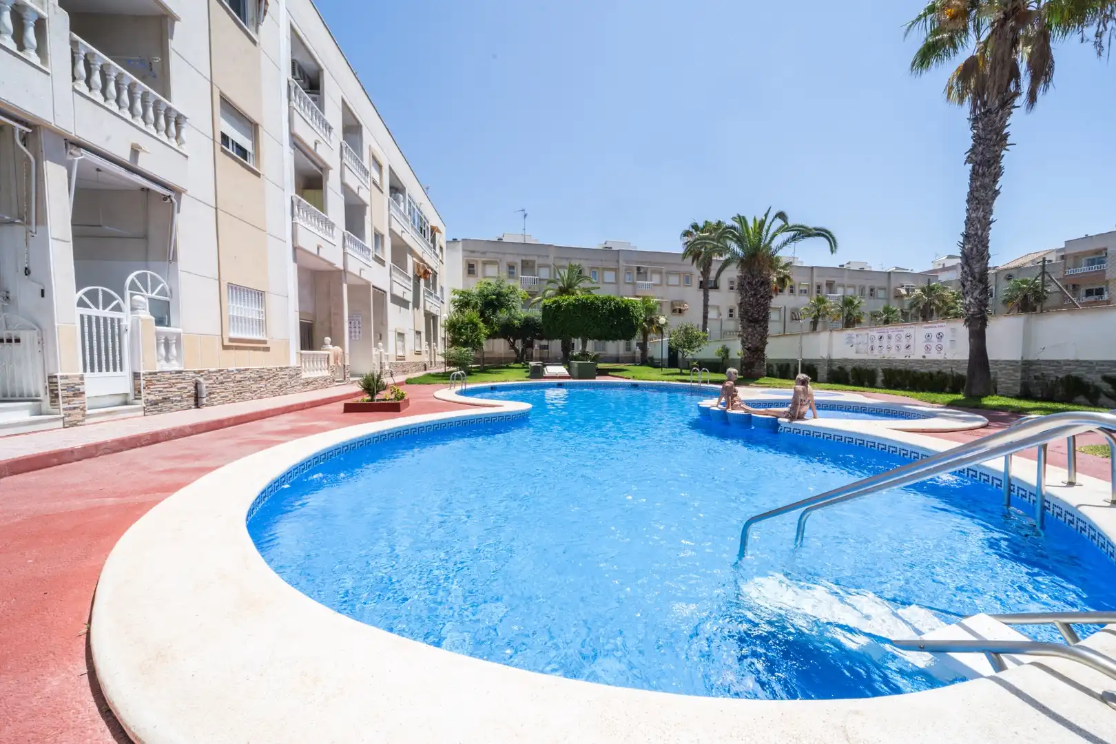 Piscina de Apartamento de alquiler en Torrevieja con Aire acondicionado, Terraza y Piscina