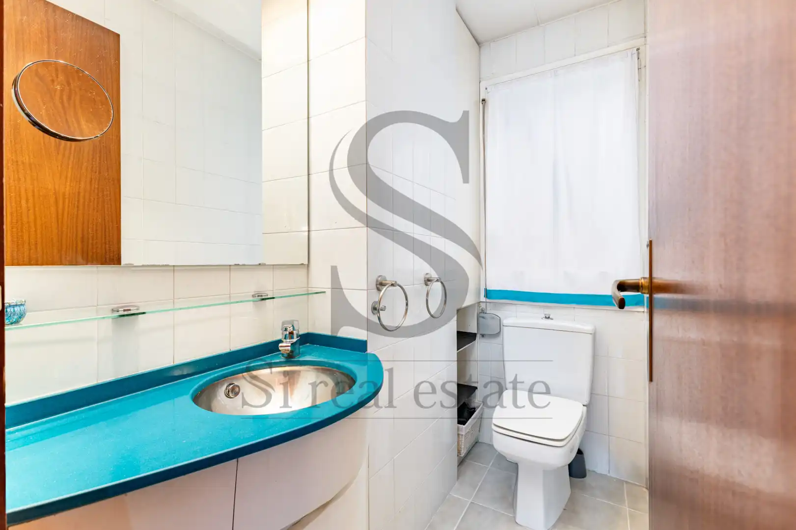 Badezimmer von Wohnung zum Verkauf in Barcelona mit Klimaanlage und Balkon