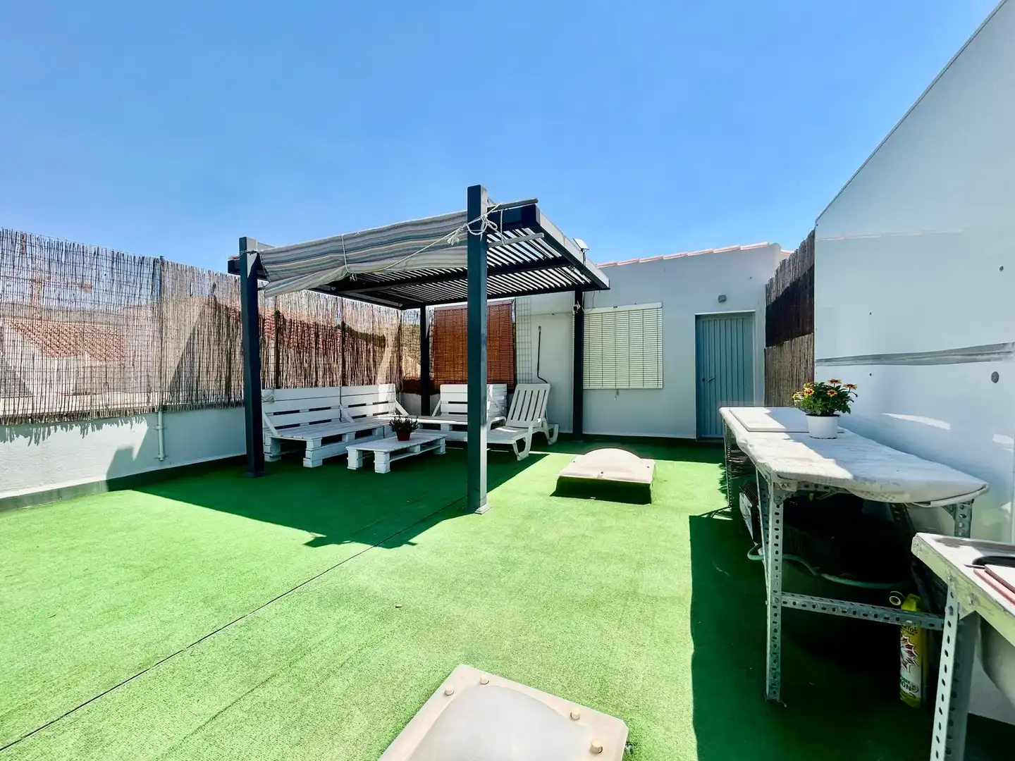 Terraza de Casa adosada en venta en Roquetas de Mar con Aire acondicionado, Calefacción y Jardín privado