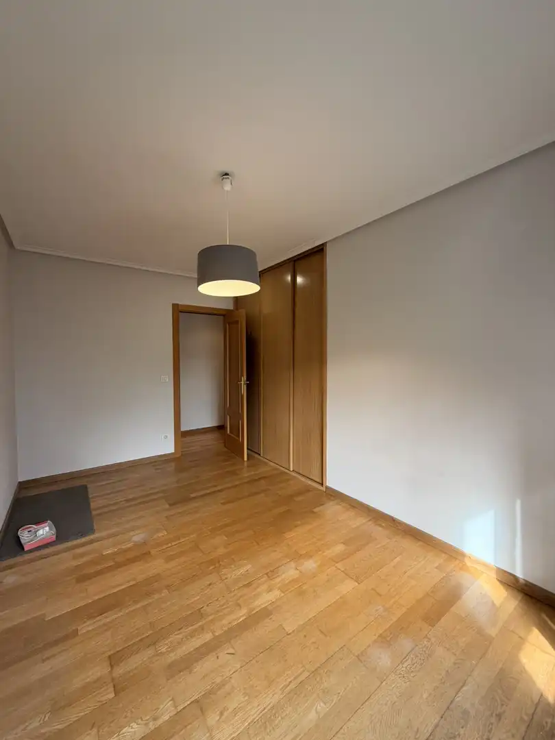 Habitación de Piso en venta en  Logroño con Calefacción, Parquet y Trastero