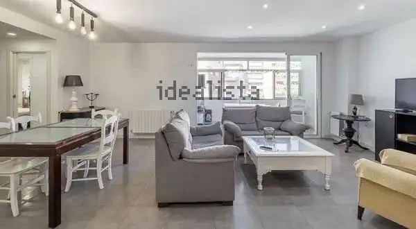 Sala d'estar de Pis en venda en Granada amb Calefacció i Moblat
