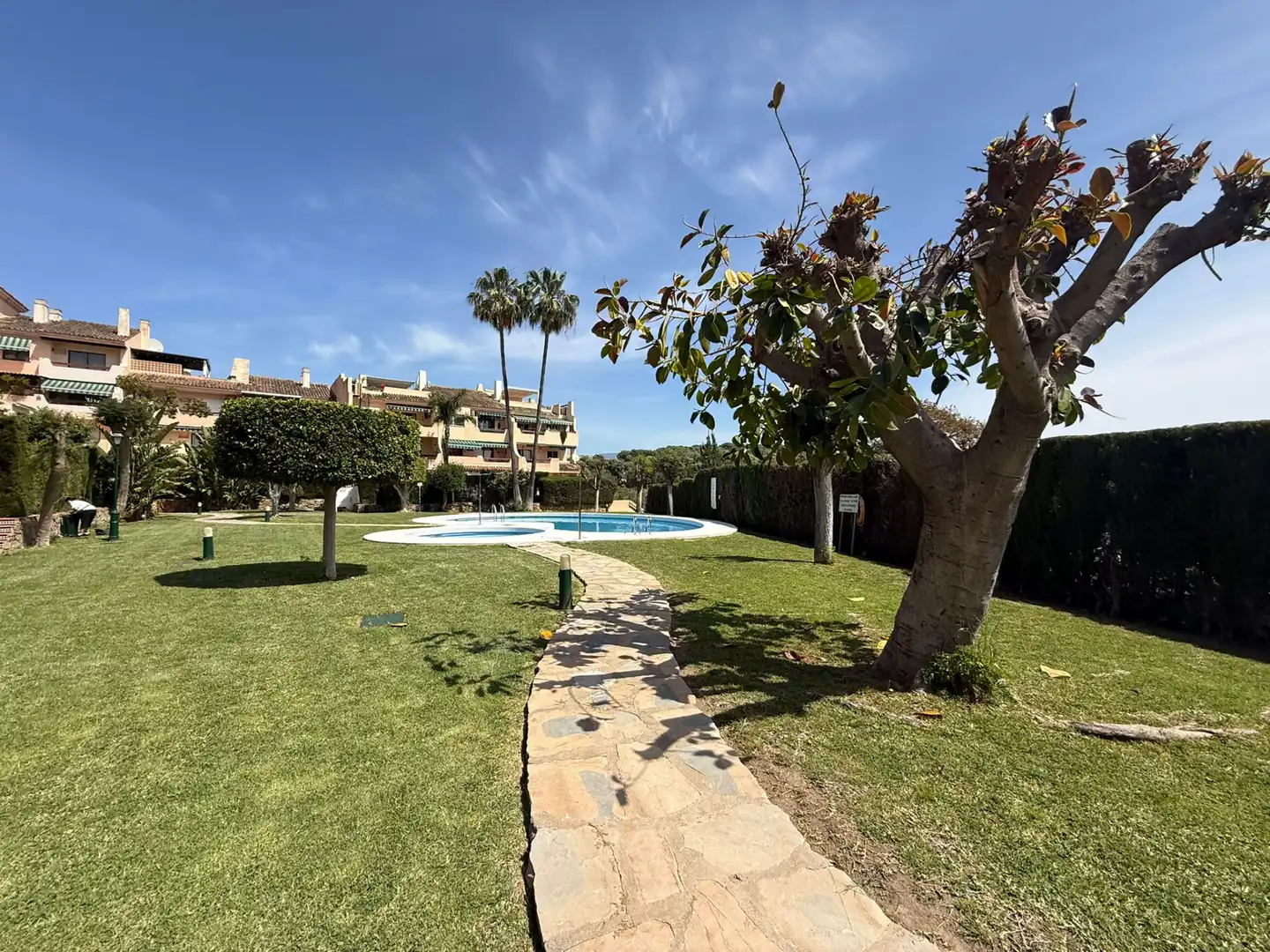 Jardín de Piso en venta en Estepona con Aire acondicionado, Terraza y Piscina comunitaria