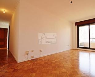 Living room of Flat to rent in Vigo   with Parquet flooring and Terrace