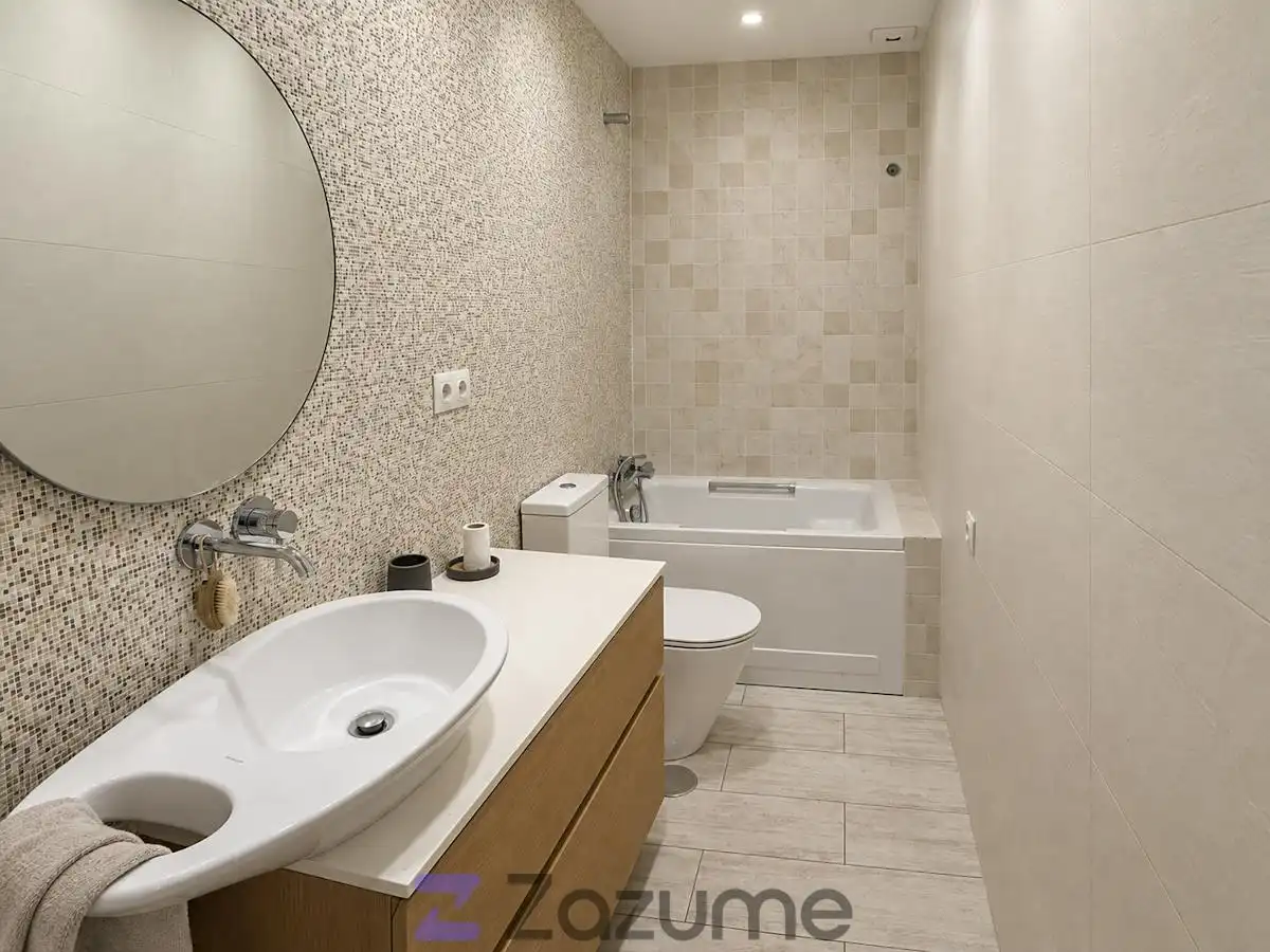 Badezimmer von Wohnung zur Miete in Málaga mit Klimaanlage, Heizung und Terrasse