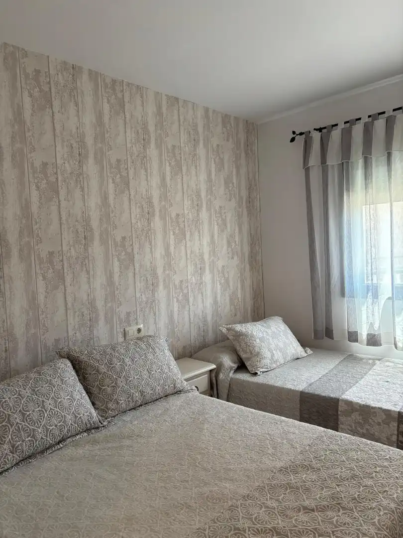 Dormitori de Apartament de lloguer en Estepona amb Aire condicionat, Calefacció i Terrassa