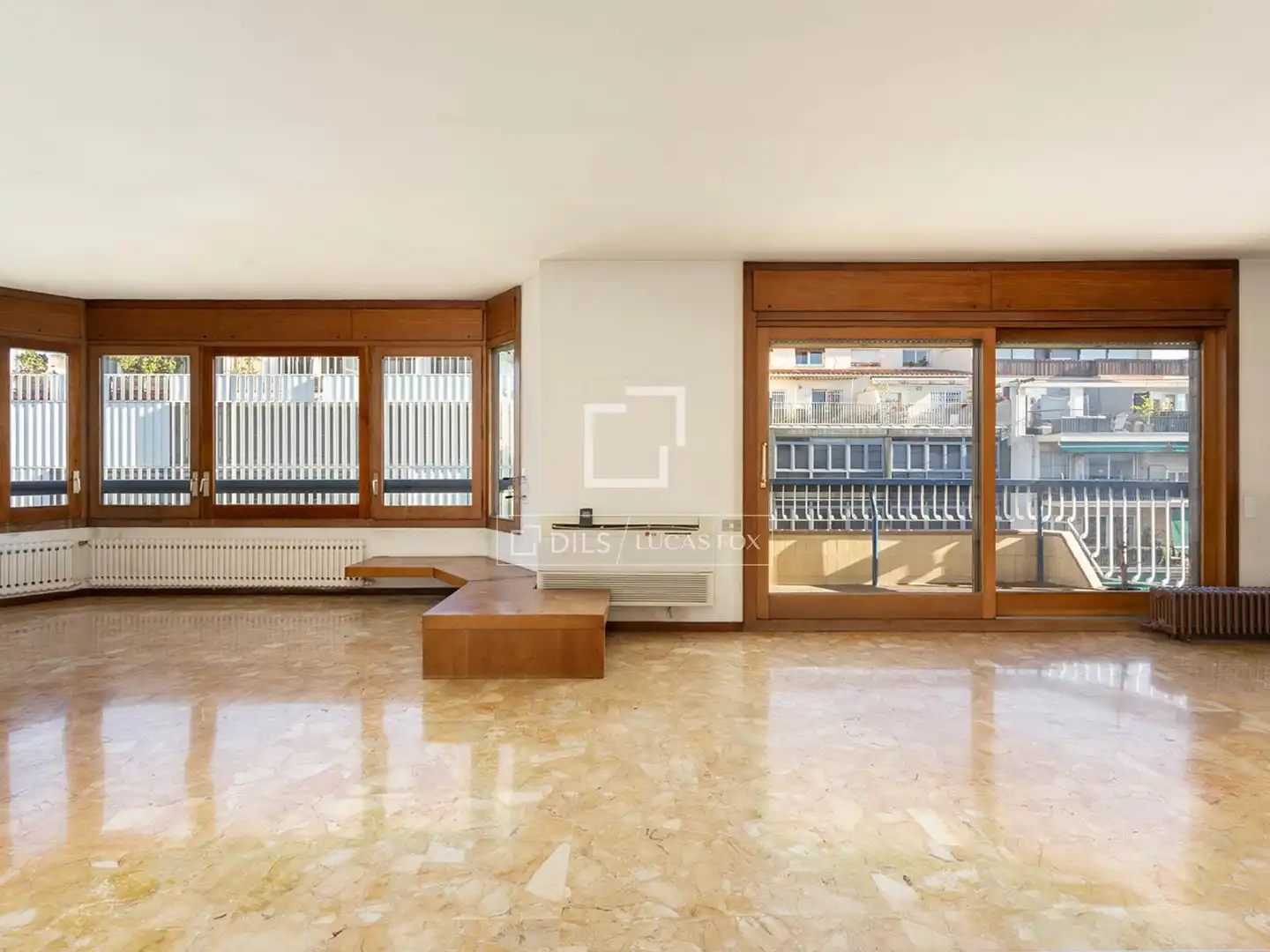 Vista exterior de Àtic en venda en Barcelona amb Terrassa, Piscina i Balcó