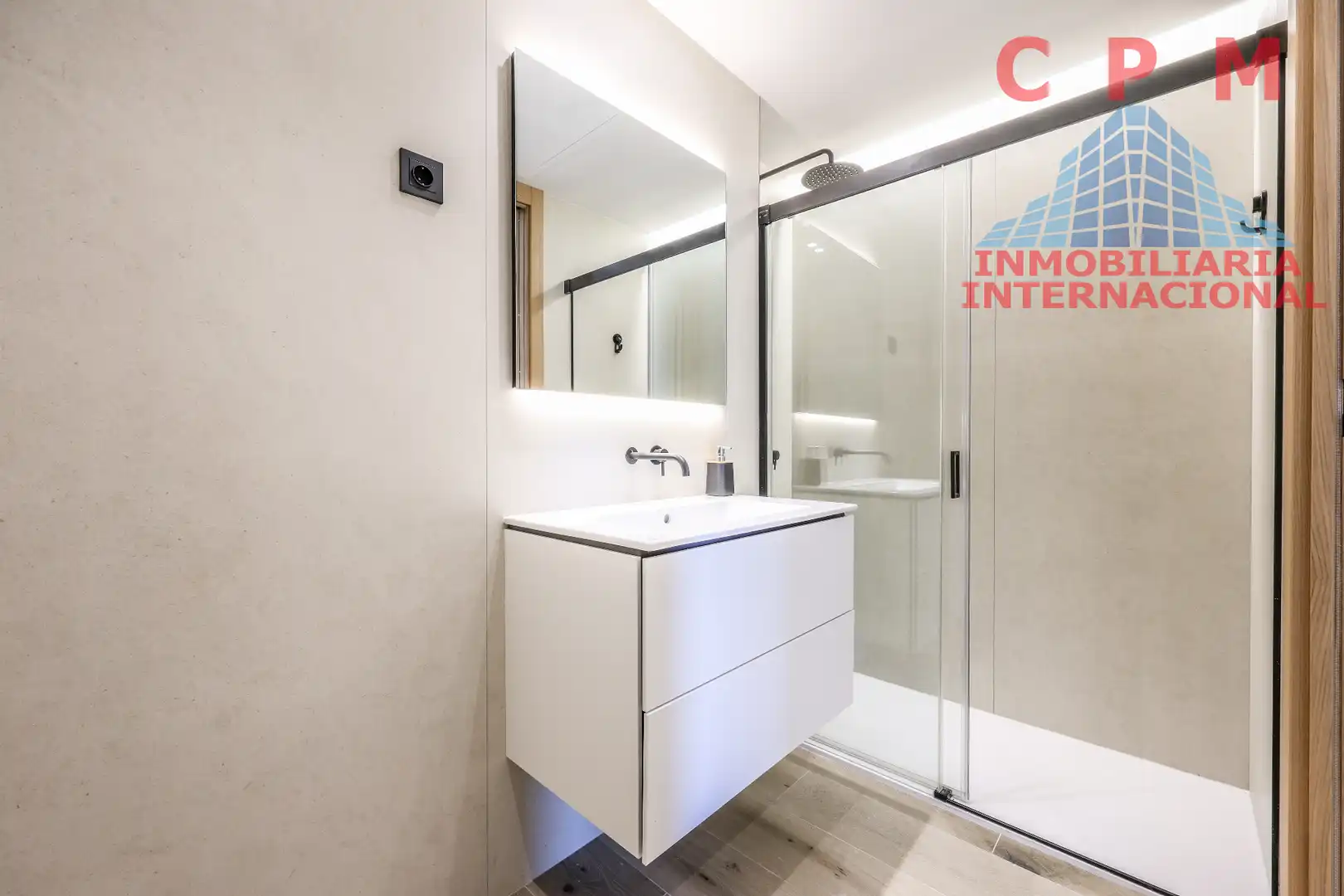 Bathroom of Flat for rent in Madrid  with Air Conditioner, Heating and Parquet flooring