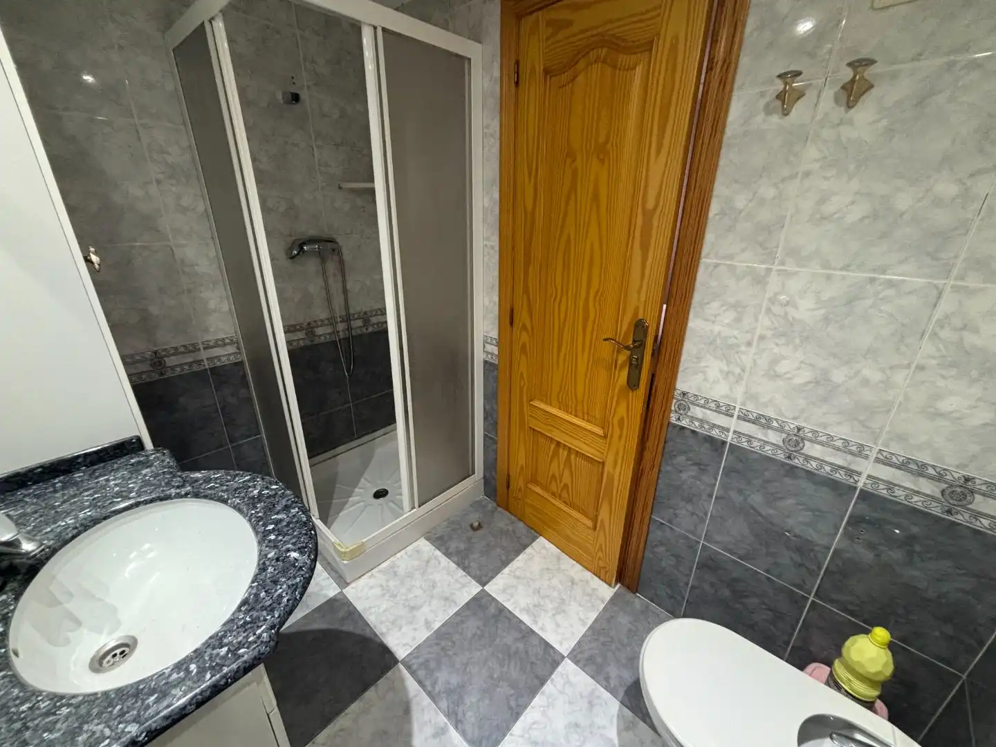 Bathroom of Flat for rent in El Pilar