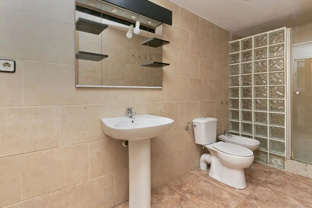 Badezimmer von Wohnung zum Verkauf in Igualada mit Heizung