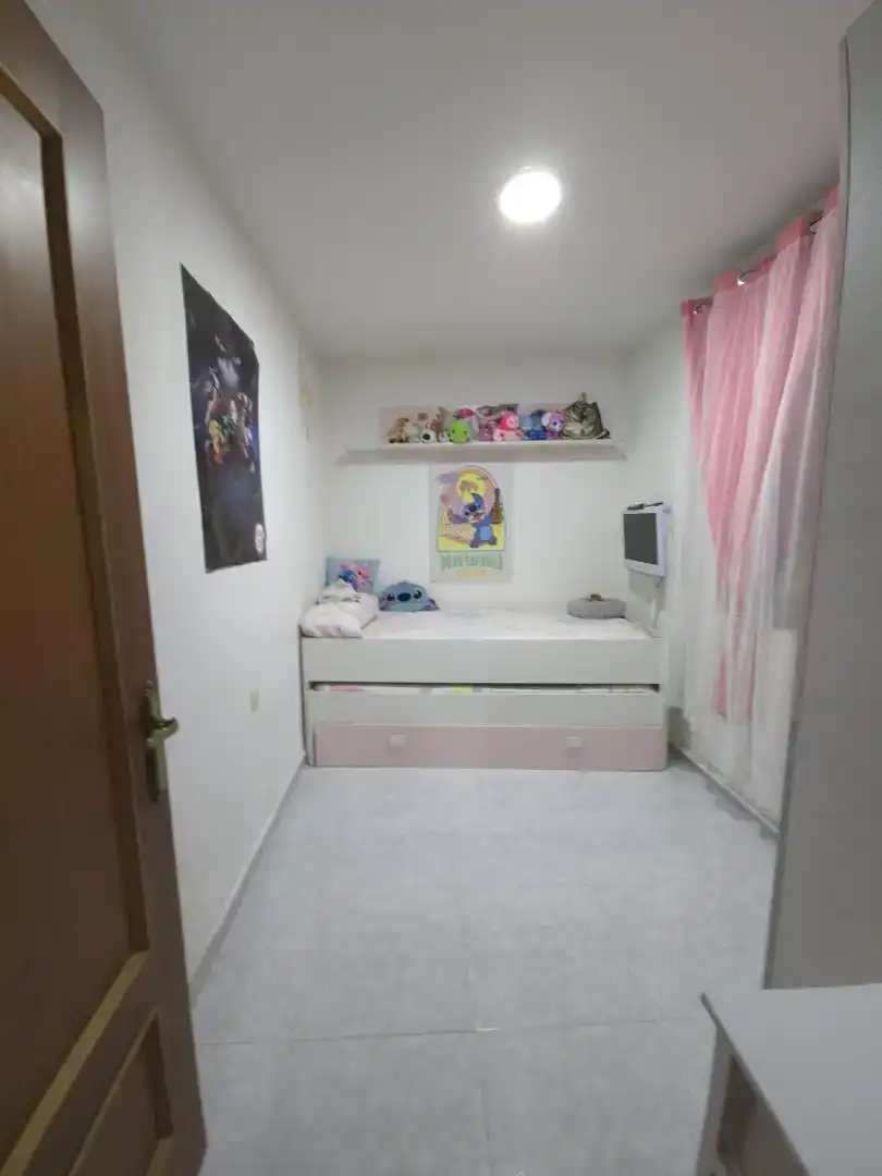 Dormitori de Casa adosada en venda en El Tejado amb Rentadora i Internet