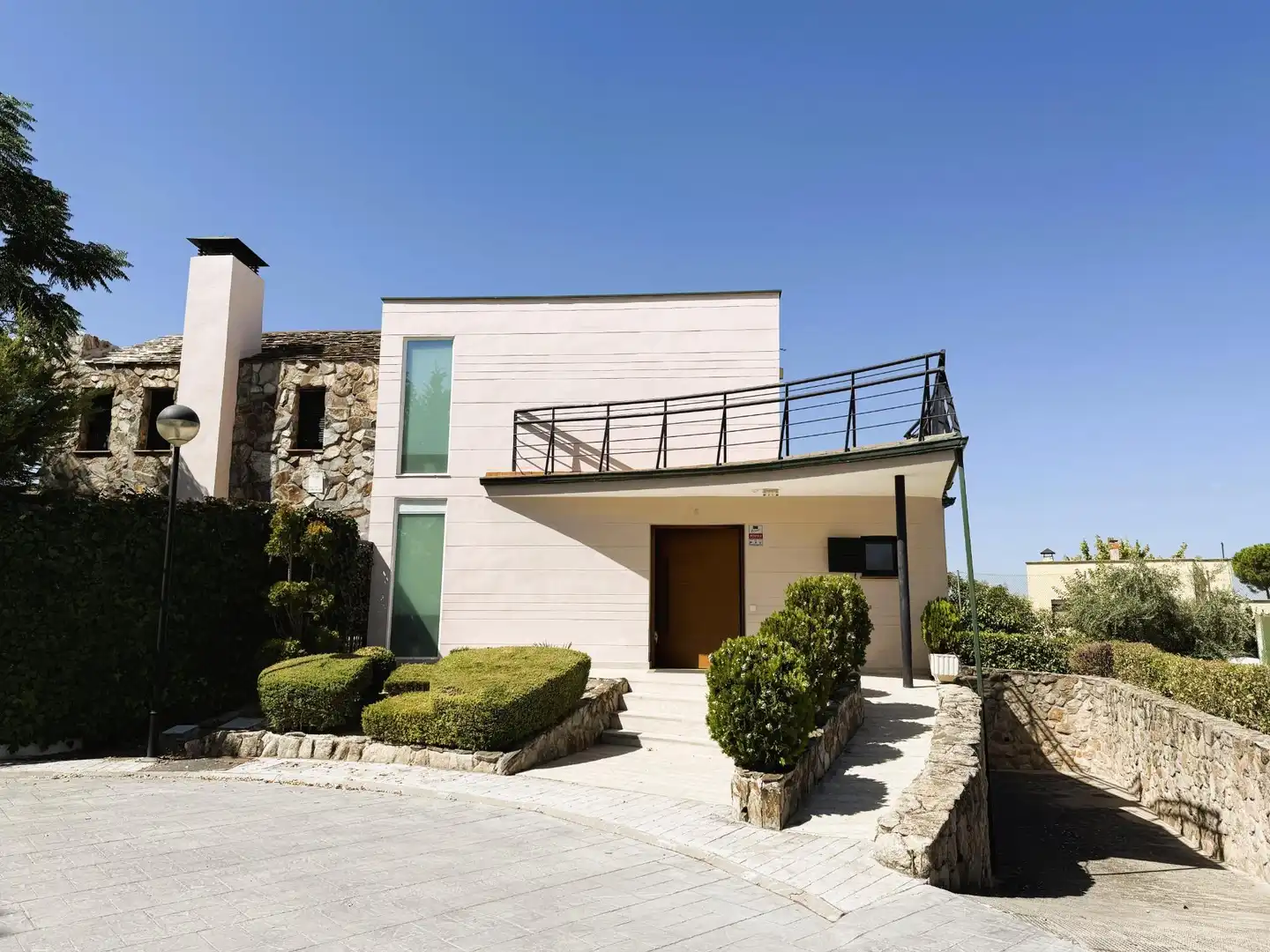 Vista exterior de Casa o xalet en venda en Arganda del Rey amb Aire condicionat, Calefacció i Jardí privat