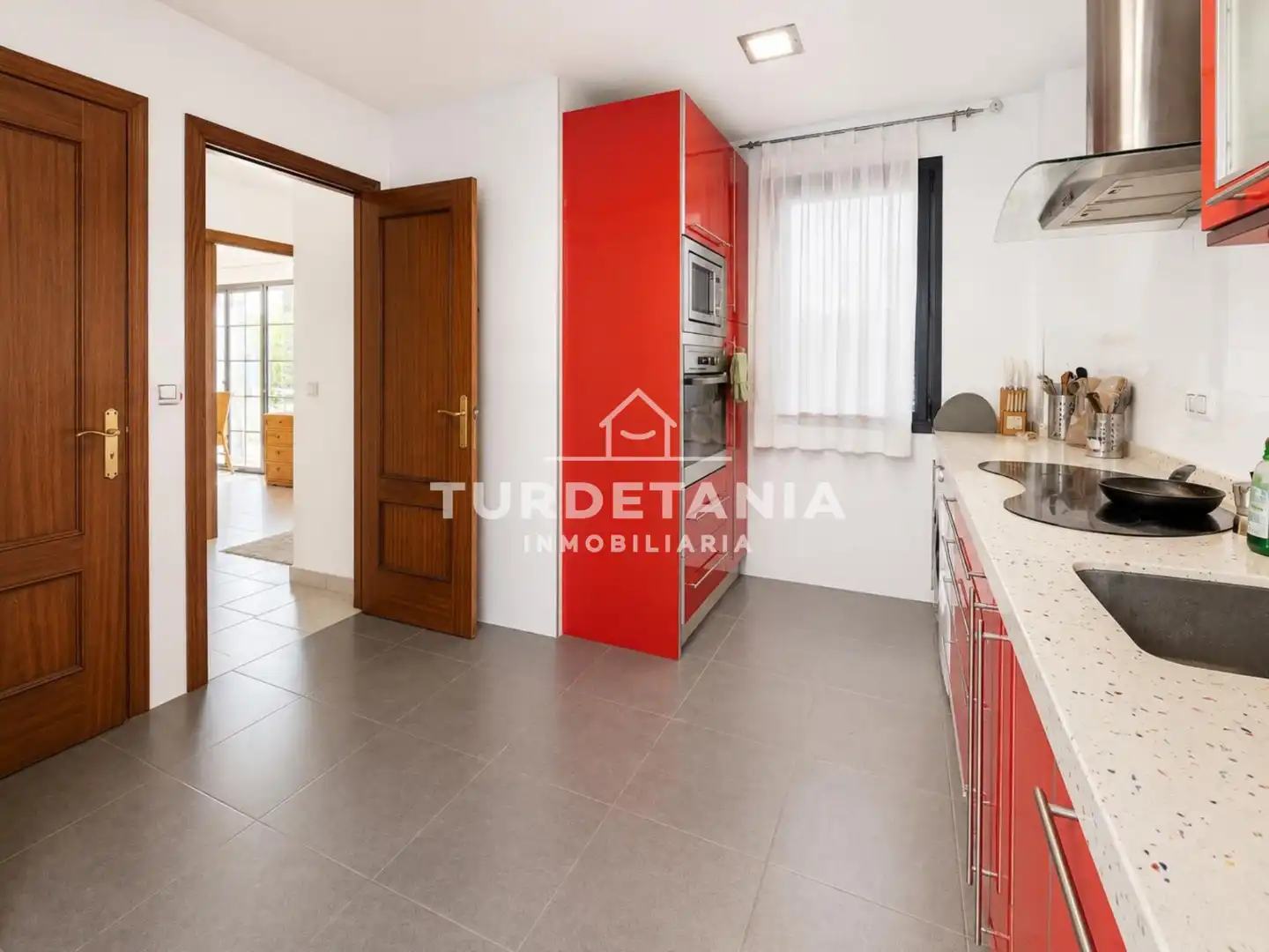 Cuina de Casa o xalet en venda en Sanlúcar de Barrameda amb Aire condicionat, Terrassa i Balcó