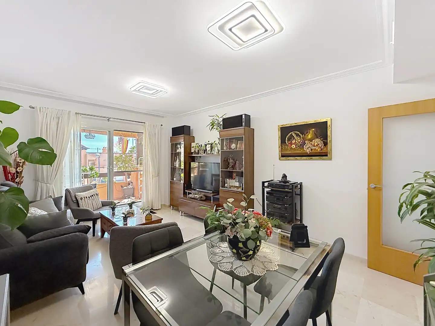 Sala d'estar de Pis en venda en Estepona amb Aire condicionat, Terrassa i Traster