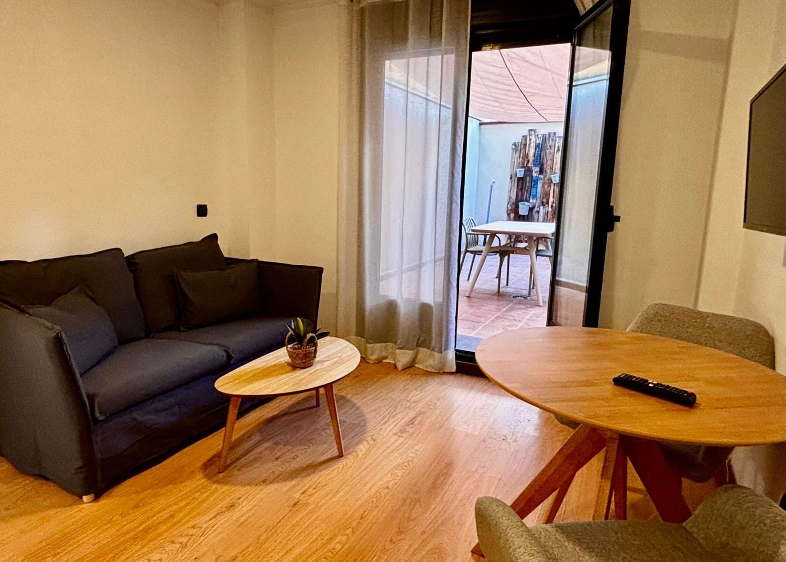 Living room of Study to share in  Madrid Capital  with Air Conditioner and Terrace