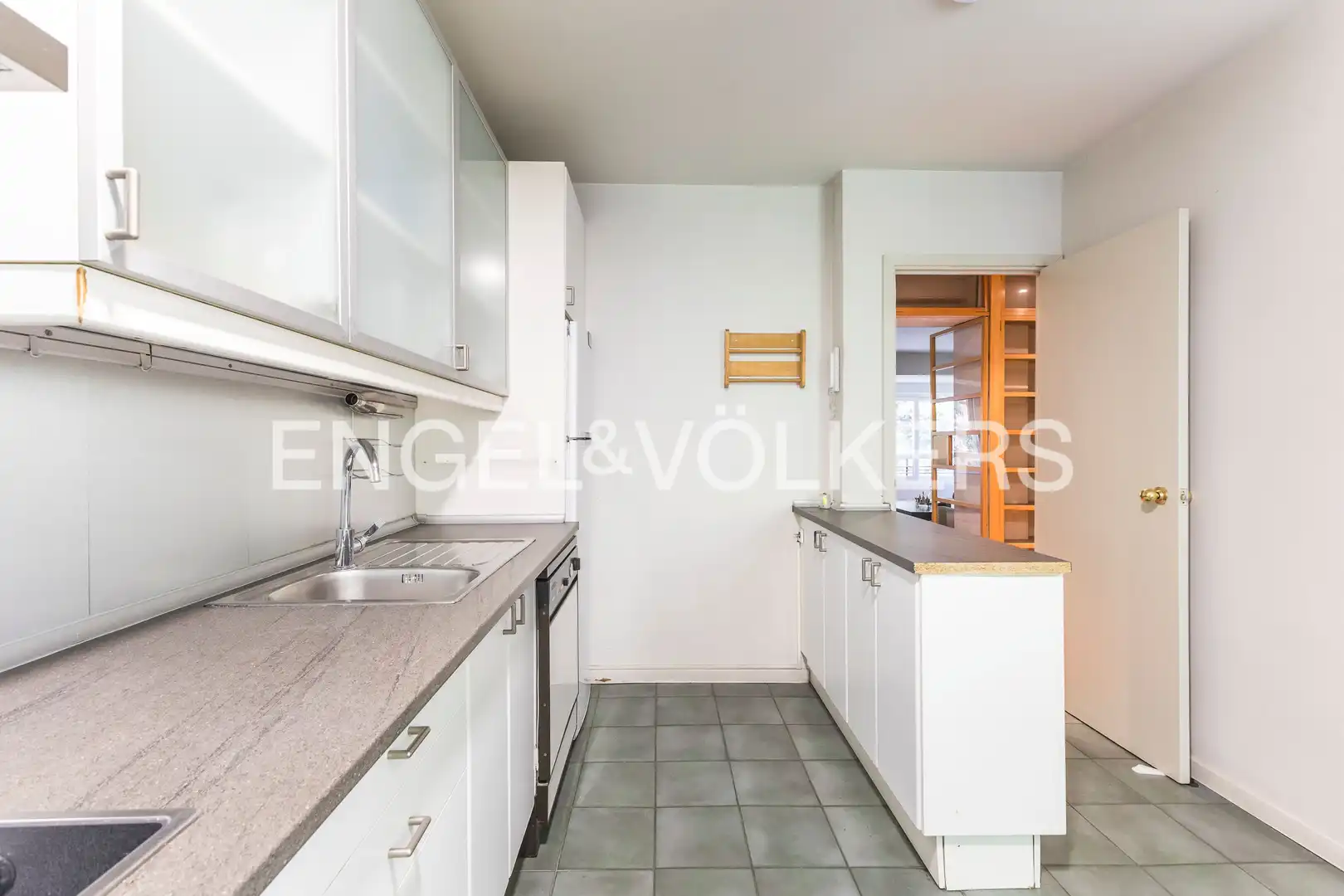 Kitchen of Flat for sale in Madrid  with Heating, Private garden and Parquet flooring