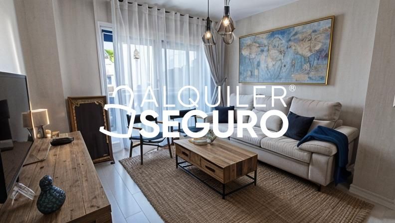 Sala d'estar de Pis de lloguer en San Juan de Aznalfarache amb Aire condicionat, Terrassa i Piscina